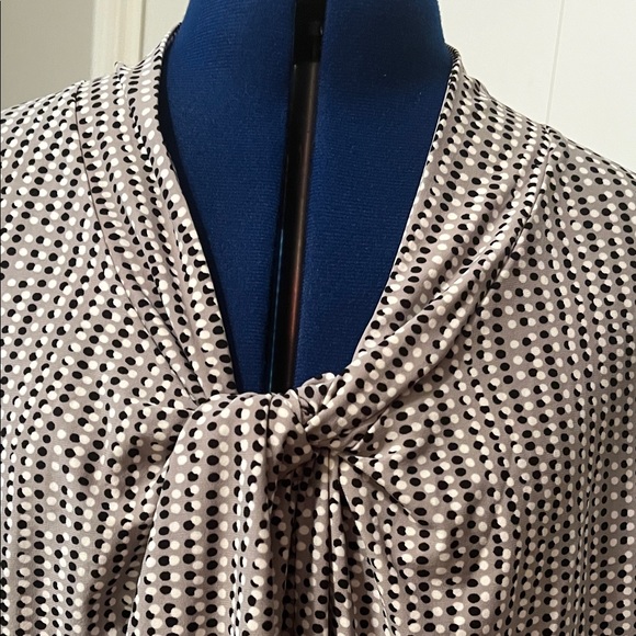 Kasper Black and White Patterned Sleeveless Blouse - Picture 4 of 7